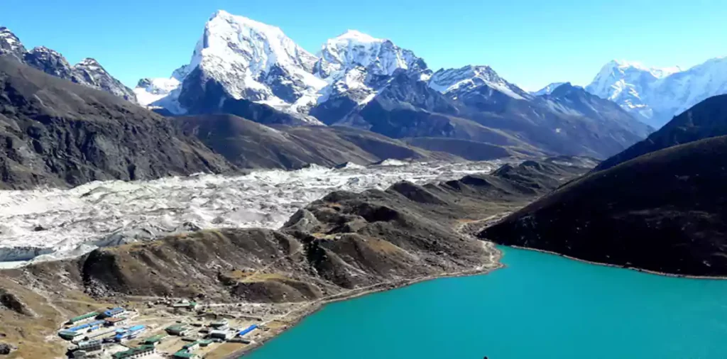 EBC vs Gokyo Lakes Trek